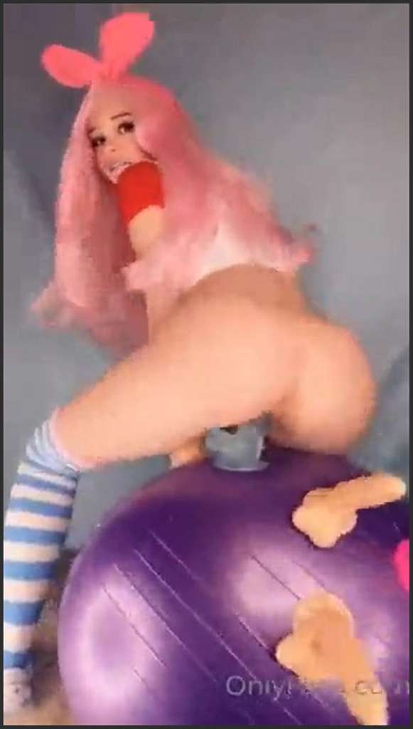 Belle Delphine Analsex aus Deutschland